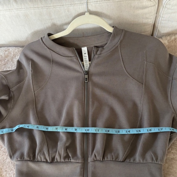Lululemon Ribbed Softstreme Cropped Jacket size 6 - Picture 4 of 7